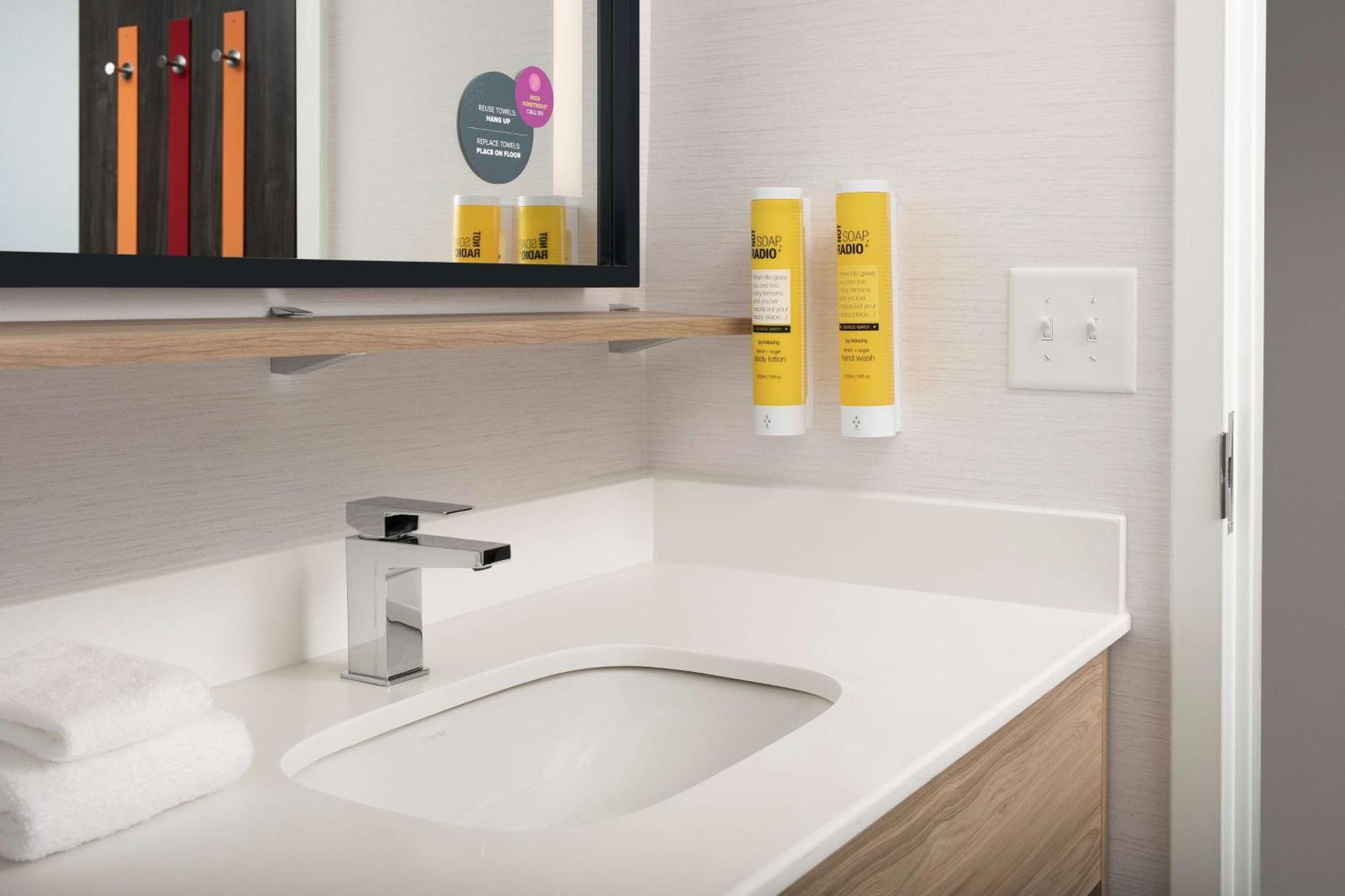Tru By Hilton Charlotte Airport Lake Pointe Экстерьер фото